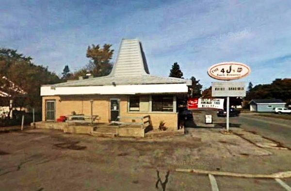 A&W Restaurant - Gladstone - 902 Montana Ave (newer photo)
